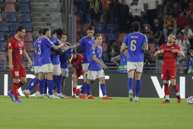 IPA89344315 - Gianluca Scamacca of Italy celebrates with his teammates during the Italy vs. Turkey match in the Nations League, League A, Group A1, Matchday 4, at the Renato Dall Ara Stadium in Bologna (BO), Italy, on October 5, 2026.  Copyright: xDavidexCasentini IPAxSportx xx IPA89344315