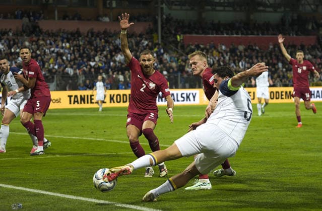 Bosnia and Herzegovina v Poland - UEFA Nations League ZENICA, BOSNIA AND HERZEGOVINA - OCTOBER 05: Players in action during a football match between Bosnia and Herzegovina and Poland at the Kamberovica polje Stadium in Zenica, Bosnia and Herzegovina on October 05, 2026. Samir Jordamovic Anadolu Zenica Bosnia and Herzegovina. Editorial use only. Please get in touch for any other usage.  Copyright: x2026xAnadoluxSamirxJordamovicx