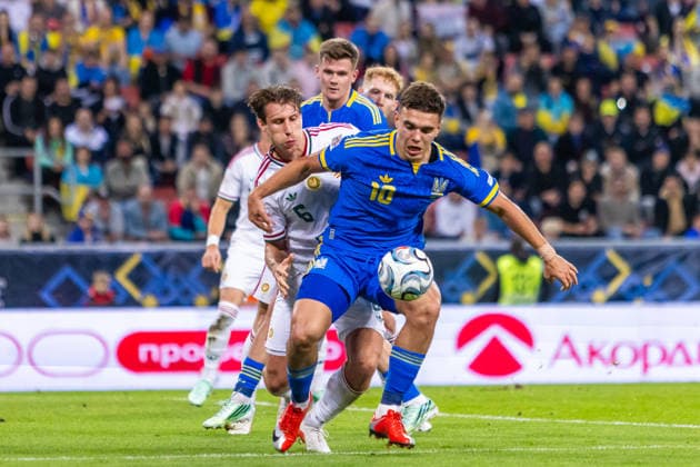 Willi Orban of Hungary and RB Leipzig and Matvii Ponomarenko of Ukraine and Dynamo Kyiv during UEFA Nations League League phase game between Ukraine vs Hungary (Dominika Kortvelyesiova Ball Raw Images) Trnava Antona Malatinskeho Stadium Slovakia Copyright: xDominikaxKortvelyesiovax DKR_0409