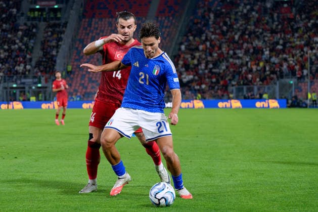 IPA89344321 - Antonio Vergara of Italy in action against Abdulkerim Bardakci of Turkey during the Italy vs. Turkey UEFA Nations League soccer match in Bologna, Italy, on October 5, 2026  Copyright: xEmmanuelexMastrodonato IPAxSportx xx IPA89344321