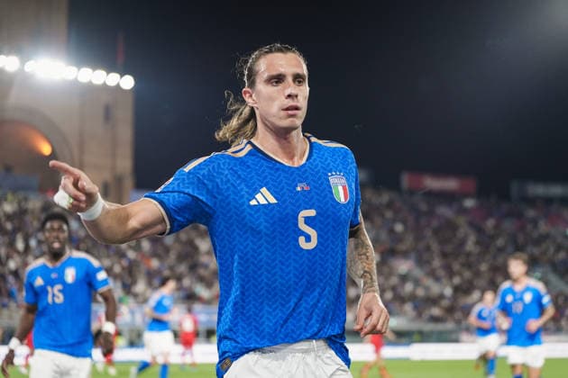 ItalyÕs Riccardo Calafiori celebrates after scoring the 2-1 goal for his team during the UEFA Nations League 2026 27 match between Italy and Turkiye (Group A1 - Matchday 4) at Stadio Renato Dall Ara in Bologna, Italy - October 5, 2026. - Soccer  Copyright: xMassimoxPaolone LaPressex