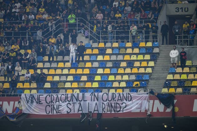 261005 A banner in the stands during the Nations League football match between Romania and Sweden on October 5, 2026 in Bucharest. Photo: Ludvig Thunman BILDBYRAN kod LT LT0828 fotboll football soccer fotball nations league uefa nations league rumänien romania sverige sweden sverige a bbeng publik protest Copyright: LUDVIGxTHUNMAN BB261005LT142