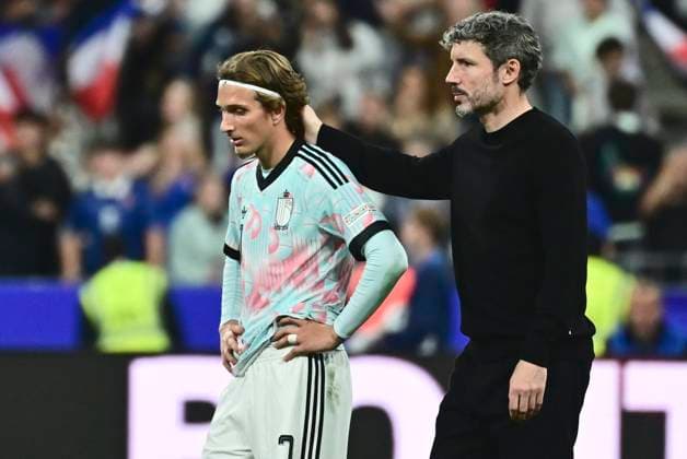 France v Belgium - UEFA Nations League 2026 PARIS, FRANCE - OCTOBER 05 : Godts Mika forward of Belgium and Van Bommel Mark head coach of Belgium look dejected during the UEFA Nations League tournament league phase matchday 4 group A1 match between France and Belgium on October 5, 2026 in Paris, France, 05 10 2026 Paris France  Copyright: xPeterxDexVoechtx