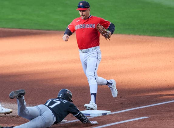 Cleveland Guardians first baseman Nathaniel Lowe (46) steps on first to put out a diving Chicago White Sox Sam Antonacci (17) in the first inning of an MLB, Baseball Herren, USA American League Division Series playoff game at Progressive Field in Cleveland, Ohio, on Monday, October 5, 2026.  CLE20261005702 AARONxJOSEFCZYK