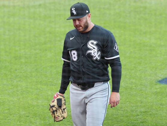 Chicago White Sox starting pitcher Anthony Kay (18) walks off the field after being taken out of the game in the first inning with two Cleveland Guardians on base in an MLB, Baseball Herren, USA American League Division Series playoff game at Progressive Field in Cleveland, Ohio, on Monday, October 5, 2026.  CLE20261005705 AARONxJOSEFCZYK
