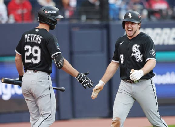 Chicago White Sox Kyle Teel (8) celebrates with Tristan Peters (29) after scoring on an rbi-single by Munetaka Murakami against the Cleveland Guardians in the fourth inning in an MLB, Baseball Herren, USA American League Division Series playoff game at Progressive Field in Cleveland, Ohio, on Monday, October 5, 2026.  CLE20261005712 AARONxJOSEFCZYK