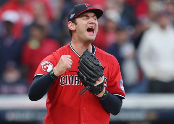 Cleveland Guardians pitcher Gavin Williams (32) reacts after striking out Chicago White Sox Braden Montgomery in the fourth inning in an MLB, Baseball Herren, USA American League Division Series playoff game at Progressive Field in Cleveland, Ohio, on Monday, October 5, 2026.  CLE20261005715 AARONxJOSEFCZYK