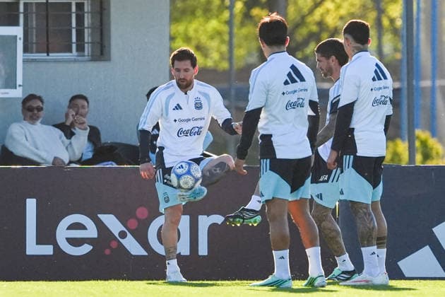 Lionel Messi completes final training session with Argentina national team, Nationalteam EZEIZA, ARGENTINA - OCTOBER 5: The forward and captain of the Argentine national football team, Lionel Messi, attends the final training session of his career with the national squad at the AFA Lionel Andres Messi Training Complex, in Ezeiza, Argentina on October 5, 2026. Luciano Gonzalez Anadolu Ezeiza Argentina. Editorial use only. Please get in touch for any other usage.  Copyright: x2026xAnadoluxLucianoxGonzalezx