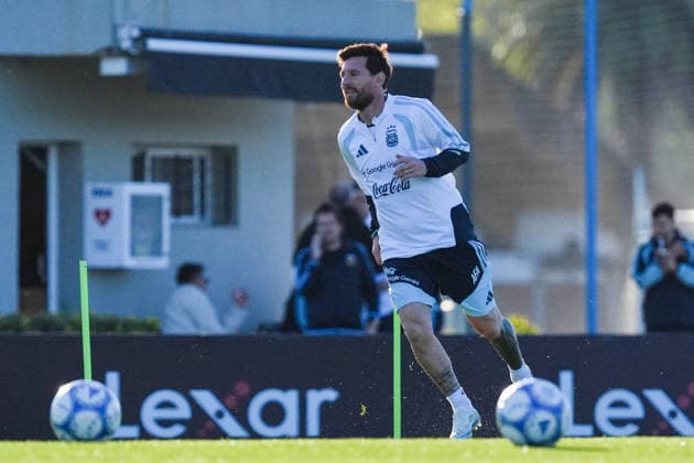 Lionel Messi completes final training session with Argentina national team, Nationalteam EZEIZA, ARGENTINA - OCTOBER 5: The forward and captain of the Argentine national football team, Lionel Messi, attends the final training session of his career with the national squad at the AFA Lionel Andres Messi Training Complex, in Ezeiza, Argentina on October 5, 2026. Luciano Gonzalez Anadolu Ezeiza Argentina. Editorial use only. Please get in touch for any other usage.  Copyright: x2026xAnadoluxLucianoxGonzalezx