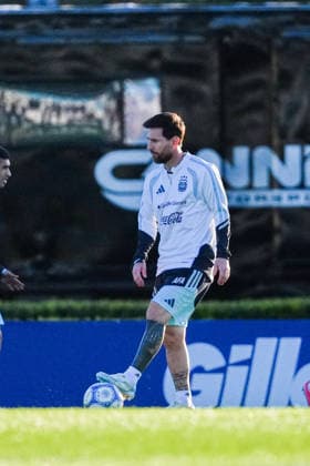 Lionel Messi completes final training session with Argentina national team, Nationalteam EZEIZA, ARGENTINA - OCTOBER 5: The forward and captain of the Argentine national football team, Lionel Messi, attends the final training session of his career with the national squad at the AFA Lionel Andres Messi Training Complex, in Ezeiza, Argentina on October 5, 2026. Luciano Gonzalez Anadolu Ezeiza Argentina. Editorial use only. Please get in touch for any other usage.  Copyright: x2026xAnadoluxLucianoxGonzalezx
