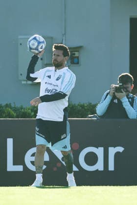 Argentina™s forward Lionel Messi takes part in a training session at AFA (Argentine Football Association) training center in Ezeiza, Buenos Aires Province, on October 5, 2026, ahead of the next friendlys football matchs against Benin national team, Nationalteam Lionel Messi took part in the final training session of his professional career with the Argentine national team before his farewell match. (Photo by Alejandro Pagni PHOTOxPHOTO) Copyright: xAlejandroxPAGNIx