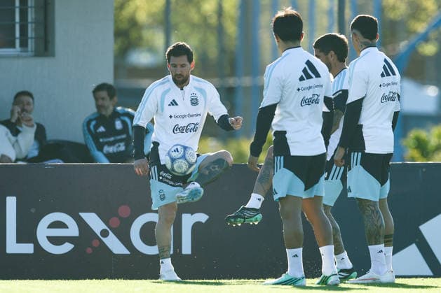 Argentina™s forward Lionel Messi takes part in a training session at AFA (Argentine Football Association) training center in Ezeiza, Buenos Aires Province, on October 5, 2026, ahead of the next friendlys football matchs against Benin national team, Nationalteam Lionel Messi took part in the final training session of his professional career with the Argentine national team before his farewell match. (Photo by Alejandro Pagni PHOTOxPHOTO) Copyright: xAlejandroxPAGNIx