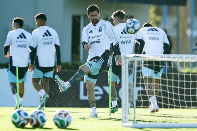 Argentina™s forward Lionel Messi takes part in a training session at AFA (Argentine Football Association) training center in Ezeiza, Buenos Aires Province, on October 5, 2026, ahead of the next friendlys football matchs against Benin national team, Nationalteam Lionel Messi took part in the final training session of his professional career with the Argentine national team before his farewell match. (Photo by Alejandro Pagni PHOTOxPHOTO) EZEIZA ARGENTINA Copyright: xAlejandroxPAGNIx