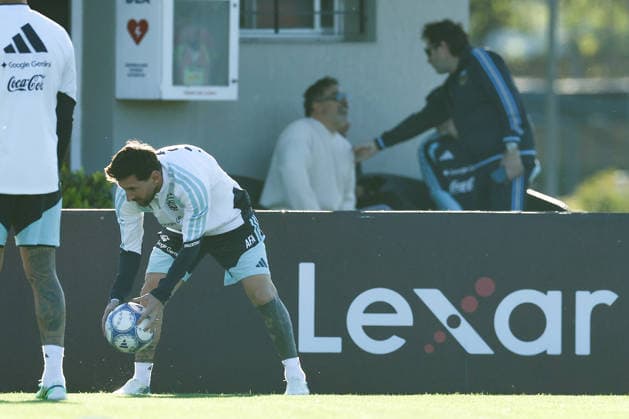 Argentina™s forward Lionel Messi takes part in a training session at AFA (Argentine Football Association) training center in Ezeiza, Buenos Aires Province, on October 5, 2026, ahead of the next friendlys football matchs against Benin national team, Nationalteam Lionel Messi took part in the final training session of his professional career with the Argentine national team before his farewell match. (Photo by Alejandro Pagni PHOTOxPHOTO) Copyright: xAlejandroxPAGNIx
