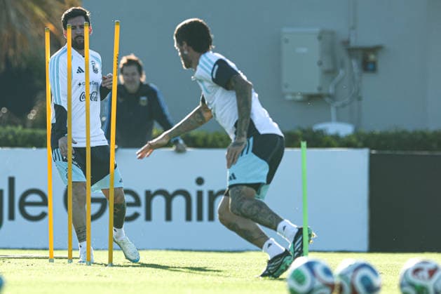 Argentina™s forward Lionel Messi (L) and teammate Rodrigo De Paul take part in a training session at AFA (Argentine Football Association) training center in Ezeiza, Buenos Aires Province, on October 5, 2026, ahead of the next friendlys football matchs against Benin national team, Nationalteam Lionel Messi took part in the final training session of his professional career with the Argentine national team before his farewell match. (Photo by Alejandro Pagni PHOTOxPHOTO) Copyright: xAlejandroxPAGNIx
