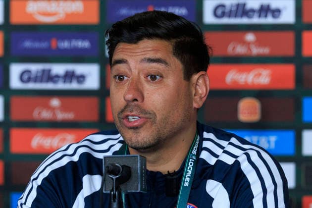 October 5, 2026, Los Angeles, California, USA: Head coach, Nicolas Cordova of Chile during an interview on Monday, October 5, 2026 at BMO Stadium in Los Angeles, California in preparation for an International Friendly, Länderspiel, Nationalmannschaft match against Mexico on Tuesday October 6, 2026 at the Los Angeles Memorial Coliseum. ARIANA RUIZ PI Chile press conference, PK, Pressekonferenz  - ZUMAp124 20261005_zaa_p124_023 Copyright: xArianaxRuizx