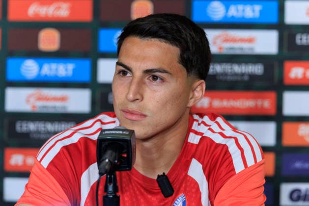 October 5, 2026, Los Angeles, California, USA: Jonathan Villagra 27 of Chile during an interview on Monday, October 5, 2026 at BMO Stadium in Los Angeles, California in preparation for an International Friendly, Länderspiel, Nationalmannschaft match against Mexico on Tuesday October 6, 2026 at the Los Angeles Memorial Coliseum. ARIANA RUIZ PI Chile press conference, PK, Pressekonferenz  - ZUMAp124 20261005_zaa_p124_027 Copyright: xArianaxRuizx