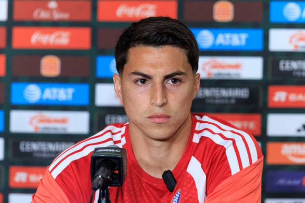 October 5, 2026, Los Angeles, California, USA: Jonathan Villagra 27 of Chile during an interview on Monday, October 5, 2026 at BMO Stadium in Los Angeles, California in preparation for an International Friendly, Länderspiel, Nationalmannschaft match against Mexico on Tuesday October 6, 2026 at the Los Angeles Memorial Coliseum. ARIANA RUIZ PI Chile press conference, PK, Pressekonferenz  - ZUMAp124 20261005_zaa_p124_028 Copyright: xArianaxRuizx