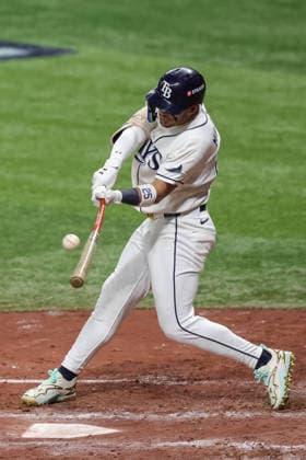 October 5, 2026, St. Petersburg, Florida, USA: Tampa Bay Rays left fielder CHANDLER SIMPSON (14) hits a single to left field during the third inning of game 2 of the American League Division Series against the New York Yankees. The Tampa Bay Rays hosted the New York Yankees the at Tropicana Field in St. Petersburg, FL. MLB, Baseball Herren, USA 2026: Tampa Bay Rays 5:2 New York Yankees  - ZUMAm299 20261005_znp_m299_002 Copyright: xTaylorxMcFeex