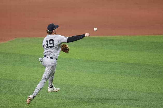 October 5, 2026, St. Petersburg, Florida, USA: New York Yankees third baseman RYAN MCMAHON (19) throws to first base during game 2 of the American League Division Series against the Tampa Bay Rays. The Tampa Bay Rays hosted the New York Yankees the at Tropicana Field in St. Petersburg, FL. MLB, Baseball Herren, USA 2026: Tampa Bay Rays 5:2 New York Yankees  - ZUMAm299 20261005_znp_m299_006 Copyright: xTaylorxMcFeex