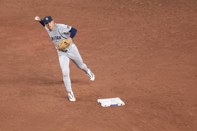 October 5, 2026, St. Petersburg, Florida, USA: New York Yankees shortstop GEORGE LOMBARD JR. (96) throws from second base during game 2 of the American League Division Series against the Tampa Bay Rays. The Tampa Bay Rays hosted the New York Yankees the at Tropicana Field in St. Petersburg, FL. MLB, Baseball Herren, USA 2026: Tampa Bay Rays 5:2 New York Yankees  - ZUMAm299 20261005_znp_m299_011 Copyright: xTaylorxMcFeex
