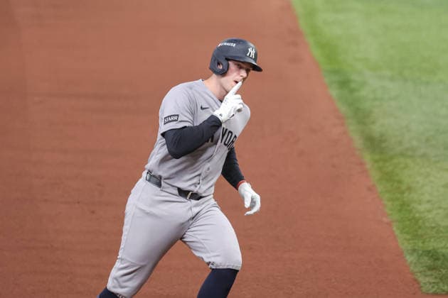 October 5, 2026, St. Petersburg, Florida, USA: New York Yankees designated hitter BEN RICE (22) gestures to the New York Yankees bench after hitting a home run in game 2 of the American League Division Series against the New York Yankees. The Tampa Bay Rays hosted the New York Yankees the at Tropicana Field in St. Petersburg, FL. MLB, Baseball Herren, USA 2026: Tampa Bay Rays 5:2 New York Yankees  - ZUMAm299 20261005_znp_m299_013 Copyright: xTaylorxMcFeex