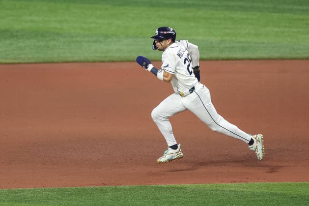 October 5, 2026, St. Petersburg, Florida, USA: Tampa Bay Rays right fielder VICTOR MESA JR. (25) attempts to steal second base in game 2 of the American League Division Series against the New York Yankees. The Tampa Bay Rays hosted the New York Yankees the at Tropicana Field in St. Petersburg, FL. MLB, Baseball Herren, USA 2026: Tampa Bay Rays 5:2 New York Yankees  - ZUMAm299 20261005_znp_m299_023 Copyright: xTaylorxMcFeex