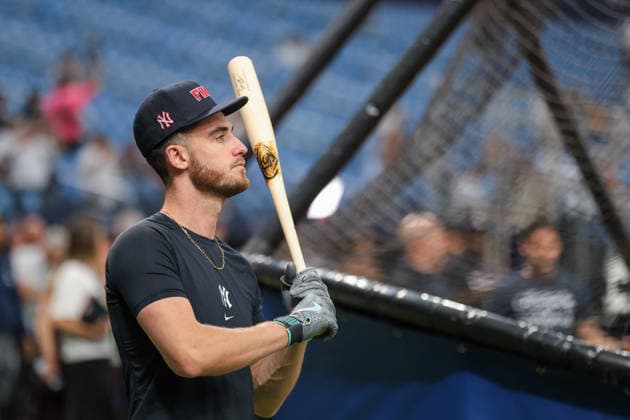 October 5, 2026, St. Petersburg, Florida, USA: New York Yankees left fielder CODY BELLINGER (35) looks on during batting practice before game 2 of the American League Division Series. The Tampa Bay Rays hosted the New York Yankees the at Tropicana Field in St. Petersburg, FL. MLB, Baseball Herren, USA 2026: Tampa Bay Rays 5:2 New York Yankees  - ZUMAm299 20261005_znp_m299_037 Copyright: xTaylorxMcFeex