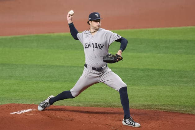 October 5, 2026, St. Petersburg, Florida, USA: New York Yankees pitcher CAM SCHLITTLER (31) throws a pitch in game 2 of the American League Division Series against the Tampa Bay Rays. The Tampa Bay Rays hosted the New York Yankees the at Tropicana Field in St. Petersburg, FL. MLB, Baseball Herren, USA 2026: Tampa Bay Rays 5:2 New York Yankees  - ZUMAm299 20261005_znp_m299_056 Copyright: xTaylorxMcFeex