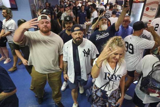 October 5, 2026, St. Petersburg, Florida, USA: New York Yankees and Tampa Bay Rays fans mix in the concourse en route to their seats for the first inning of the American League Division Series: Game 2 at Tropicana Field on Monday, Oct. 5,. 2026, in St. Petersburg. Florida News - October 5, 2026  - ZUMAs70_ 0868663559st Copyright: xDouglasxR.xCliffordx