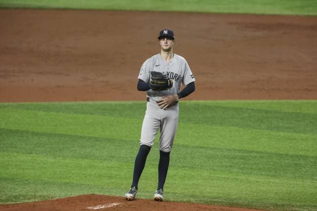 October 5, 2026, St. Petersburg, Florida, USA: New York Yankees rally around New York Yankees pitcher Cam Schlittler (31) settles in after Tampa Bay Rays right fielder Jonny DeLuca (21) drove a fly ball deep into left field during the American League Division Series: Game 2 at Tropicana Field on Monday, Oct. 5,. 2026, in St. Petersburg. Florida News - October 5, 2026  - ZUMAs70_ 0868667562st Copyright: xDouglasxR.xCliffordx