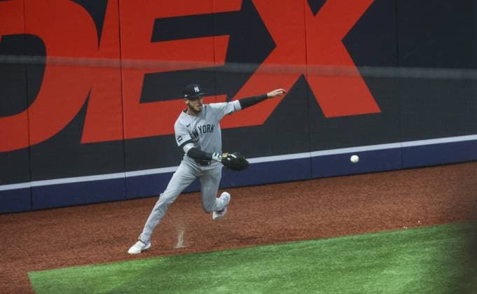 October 5, 2026, St. Petersburg, Florida, USA: New York Yankees left fielder Cody Bellinger (35) attempts to field a hit by Tampa Bay Rays right fielder Jonny DeLuca (21) during the second inning of the American League Division Series: Game 2 at Tropicana Field on Monday, Oct. 5,. 2026, in St. Petersburg. Florida News - October 5, 2026  - ZUMAs70_ 0868667564st Copyright: xDouglasxR.xCliffordx