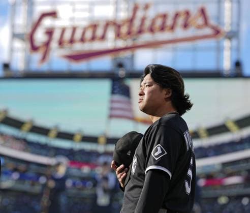 Baseball: Division Series between White Sox and Guardians Munetaka Murakami of the Chicago White Sox listens to the U.S. national anthem ahead of Game 2 of the American League Division Series against the Cleveland Guardians at Progressive Field in Cleveland, Ohio, on Oct. 5, 2026.  A14AA0005630236P