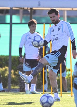 BUENOS AIRES, ARGENTINA - OCTOBER 5: Lionel Messi of Argentina national team, Nationalteam at Training Camp on October 5, 2026 in Buenos Aires, Argentina. Argentina will face Benin tomorrow in an International Friendly, Länderspiel, Nationalmannschaft match at the Estadio Monumental, marking Messi s final farewell appearance for the national team. Photo by SFSI Lionel Messi of Argentina national team last training Copyright: xx