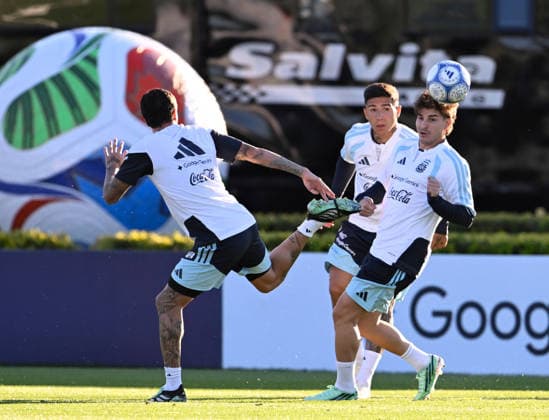 BUENOS AIRES, ARGENTINA - OCTOBER 5: Enzo Fernandez, Julian Alvarez at Training Camp on October 5, 2026 in Buenos Aires, Argentina. Argentina will face Benin tomorrow in an International Friendly, Länderspiel, Nationalmannschaft match at the Estadio Monumental, marking Messi s final farewell appearance for the national team, Nationalteam Photo by SFSI Lionel Messi last training for Argentina national team Copyright: xx