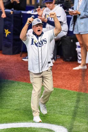 October 5, 2026, St. Petersburg, Florida, USA: Former Tampa Bay Buccaneers coach Jon Gruden rallies up the crowd prior to game two of the ALDS for the 2026 MLB, Baseball Herren, USA Playoffs between the Tampa Bay Rays and the New York Yankees on October 5, 2026 at Tropicana Field. The Rays beat the Yankees 5-2. St. Petersburg USA - ZUMAh180 20261005_zsp_h180_005 Copyright: xKimxHukarix