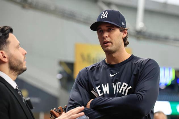 October 5, 2026, St. Petersburg, Florida, USA: New York Yankees center fielder Spencer Jones (78) is interviewed during pregame warmups prior to game two of the ALDS for the 2026 MLB, Baseball Herren, USA Playoffs against the Tampa Bay Rays on October 5, 2026 at Tropicana Field. The Rays beat the Yankees 5-2. St. Petersburg USA - ZUMAh180 20261005_zsp_h180_007 Copyright: xKimxHukarix