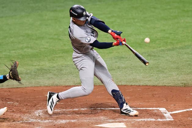 October 5, 2026, St. Petersburg, Florida, USA: New York Yankees shortstop George Lombard Jr. (96) pops out to Tampa Bay Rays second baseman Richie Palacios (1) during game two of the ALDS for the 2026 MLB, Baseball Herren, USA Playoffs on October 5, 2026 at Tropicana Field. The Rays beat the Yankees 5-2. MLB 2026: ALDS Game 2 Tampa Bay Rays 5 : 2 New York Yankees  - ZUMAh180 20261005_zsp_h180_029 Copyright: xKimxHukarix