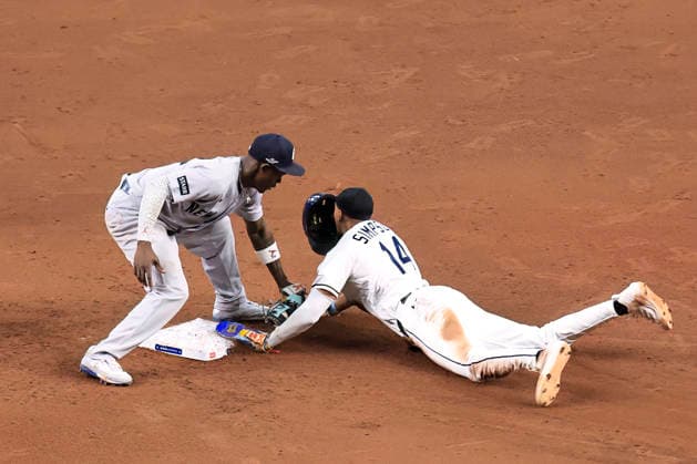 October 5, 2026, St. Petersburg, Florida, USA: Tampa Bay Rays left fielder Chandler Simpson (14) steals second base before New York Yankees second baseman Jazz Chisholm Jr. (13) can tag him during game two of the ALDS for the 2026 MLB, Baseball Herren, USA Playoffs on October 5, 2026 at Tropicana Field. The Rays beat the Yankees 5-2. MLB 2026: ALDS Game 2 Tampa Bay Rays 5 : 2 New York Yankees  - ZUMAh180 20261005_zsp_h180_033 Copyright: xKimxHukarix