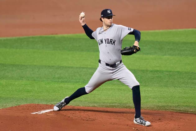October 5, 2026, St. Petersburg, Florida, USA: New York Yankees starting pitcher Cam Schlittler (31) delivers a pitch in the first inning during game two of the ALDS for the 2026 MLB, Baseball Herren, USA Playoffs on October 5, 2026 at Tropicana Field. The Rays beat the Yankees 5-2. St. Petersburg USA - ZUMAh180 20261005_zsp_h180_027 Copyright: xKimxHukarix
