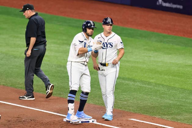October 5, 2026, St. Petersburg, Florida, USA: Tampa Bay Rays first baseman Jonathan Aranda (8) singles to left field and moves designated hitter Yandy DoÂ­az (2) to second base during game two of the ALDS for the 2026 MLB, Baseball Herren, USA Playoffs against the New York Yankees on October 5, 2026 at Tropicana Field. The Rays beat the Yankees 5-2. St. Petersburg USA - ZUMAh180 20261005_zsp_h180_030 Copyright: xKimxHukarix