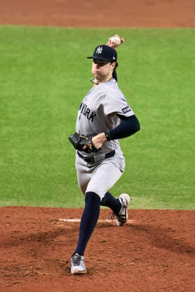 October 5, 2026, St. Petersburg, Florida, USA: New York Yankees starting pitcher Cam Schlittler (31) delivers a pitch during game two of the ALDS for the 2026 MLB, Baseball Herren, USA Playoffs against the Tampa Bay Rays on October 5, 2026 at Tropicana Field. The Rays beat the Yankees 5-2. MLB 2026: ALDS Game 2 Tampa Bay Rays 5 : 2 New York Yankees  - ZUMAh180 20261005_zsp_h180_060 Copyright: xKimxHukarix