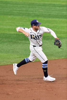 October 5, 2026, St. Petersburg, Florida, USA: Tampa Bay Rays shortstop Taylor Walls (6) throws out New York Yankees shortstop George Lombard Jr. (96) at first base during game two of the ALDS for the 2026 MLB, Baseball Herren, USA Playoffs on October 5, 2026 at Tropicana Field. The Rays beat the Yankees 5-2. MLB 2026: ALDS Game 2 Tampa Bay Rays 5 : 2 New York Yankees  - ZUMAh180 20261005_zsp_h180_063 Copyright: xKimxHukarix