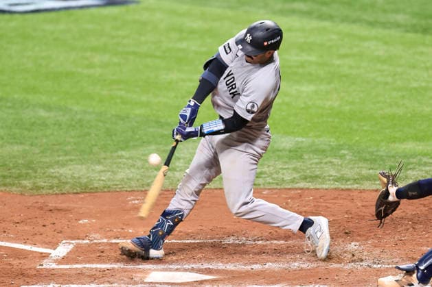 October 5, 2026, St. Petersburg, Florida, USA: New York Yankees catcher Austin Wells (28) fouls off a pitch during game two of the ALDS for the 2026 MLB, Baseball Herren, USA Playoffs against the Tampa Bay Rays on October 5, 2026 at Tropicana Field. The Rays beat the Yankees 5-2. MLB 2026: ALDS Game 2 Tampa Bay Rays 5 : 2 New York Yankees  - ZUMAh180 20261005_zsp_h180_064 Copyright: xKimxHukarix