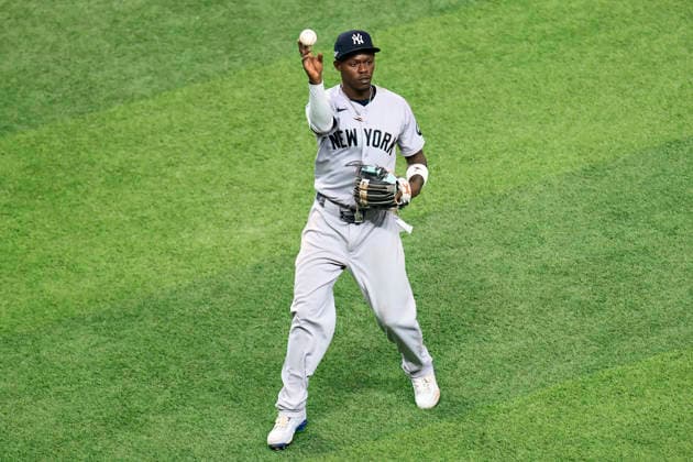 October 5, 2026, St. Petersburg, Florida, USA: New York Yankees second baseman Jazz Chisholm Jr. (13) throws out Tampa Bay Rays catcher Liam Hicks (34) at first base during game two of the ALDS for the 2026 MLB, Baseball Herren, USA Playoffs on October 5, 2026 at Tropicana Field. The Rays beat the Yankees 5-2. MLB 2026: ALDS Game 2 Tampa Bay Rays 5 : 2 New York Yankees  - ZUMAh180 20261005_zsp_h180_067 Copyright: xKimxHukarix