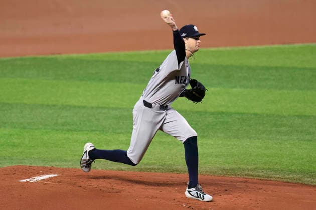 October 5, 2026, St. Petersburg, Florida, USA: New York Yankees starting pitcher Cam Schlittler (31) delivers a pitch in the first inning during game two of the ALDS for the 2026 MLB, Baseball Herren, USA Playoffs on October 5, 2026 at Tropicana Field. The Rays beat the Yankees 5-2. MLB 2026: ALDS Game 2 Tampa Bay Rays 5 : 2 New York Yankees  - ZUMAh180 20261005_zsp_h180_069 Copyright: xKimxHukarix