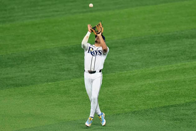 October 5, 2026, St. Petersburg, Florida, USA: Tampa Bay Rays second baseman Richie Palacios (1) catches a pop up off the bat of New York Yankees shortstop George Lombard Jr. (96) during game two of the ALDS for the 2026 MLB, Baseball Herren, USA Playoffs on October 5, 2026 at Tropicana Field. The Rays beat the Yankees 5-2. MLB 2026: ALDS Game 2 Tampa Bay Rays 5 : 2 New York Yankees  - ZUMAh180 20261005_zsp_h180_070 Copyright: xKimxHukarix