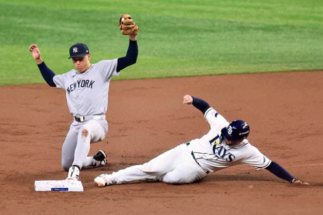 October 5, 2026, St. Petersburg, Florida, USA: New York Yankees shortstop George Lombard Jr. (96) gets the out at second base on Tampa Bay Rays catcher Liam Hicks (34) during game two of the ALDS for the 2026 MLB, Baseball Herren, USA Playoffs on October 5, 2026 at Tropicana Field. The Rays beat the Yankees 5-2. MLB 2026: ALDS Game 2 Tampa Bay Rays 5 : 2 New York Yankees  - ZUMAh180 20261005_zsp_h180_071 Copyright: xKimxHukarix