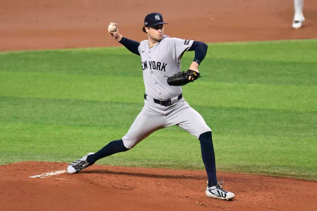 October 5, 2026, St. Petersburg, Florida, USA: New York Yankees starting pitcher Cam Schlittler (31) delivers a pitch in the first inning during game two of the ALDS for the 2026 MLB, Baseball Herren, USA Playoffs on October 5, 2026 at Tropicana Field. The Rays beat the Yankees 5-2. St. Petersburg USA - ZUMAh180 20261005_zsp_h180_047 Copyright: xKimxHukarix
