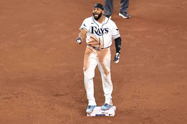 October 5, 2026, St. Petersburg, Florida, USA: Tampa Bay Rays third baseman Junior Caminero (13) doubles to center field and moves first baseman Jonathan Aranda (8) to third base during game two of the ALDS for the 2026 MLB, Baseball Herren, USA Playoffs against the New York Yankees on October 5, 2026 at Tropicana Field. The Rays beat the Yankees 5-2. MLB 2026: ALDS Game 2 Tampa Bay Rays 5 : 2 New York Yankees  - ZUMAh180 20261005_zsp_h180_074 Copyright: xKimxHukarix